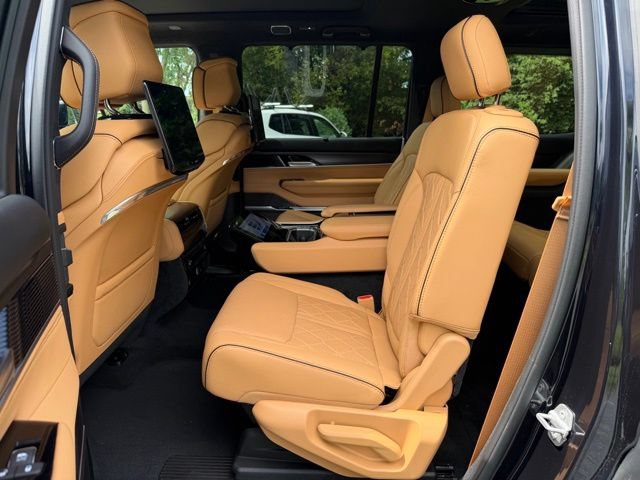 Used 2025 Jeep Grand Wagoneer Series III w/ Rear Seat Video Group 1 AWD/4WD image 19