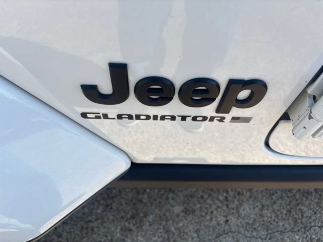 Used 2023 Jeep Gladiator Sport AWD/4WD image 13