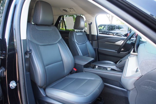 Certified 2025 Ford Explorer Active w/ Active Comfort Package RWD image 11