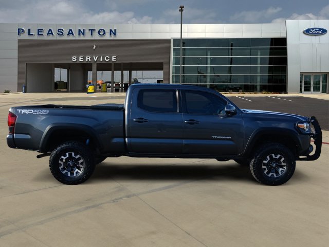 Used 2019 Toyota Tacoma TRD Off-Road w/ Technology Package AWD/4WD image 6
