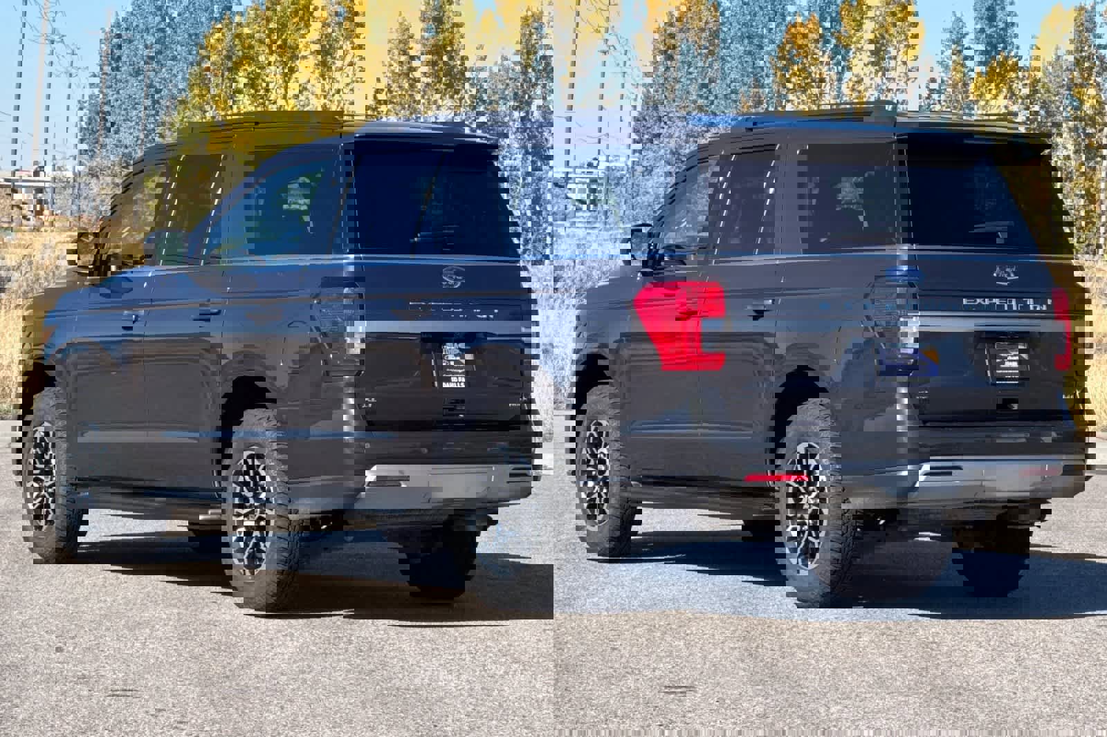 Certified 2024 Ford Expedition Max XLT image 3