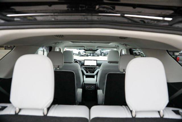 Certified 2025 Ford Explorer Platinum w/ LUX Leather Package AWD/4WD image 14