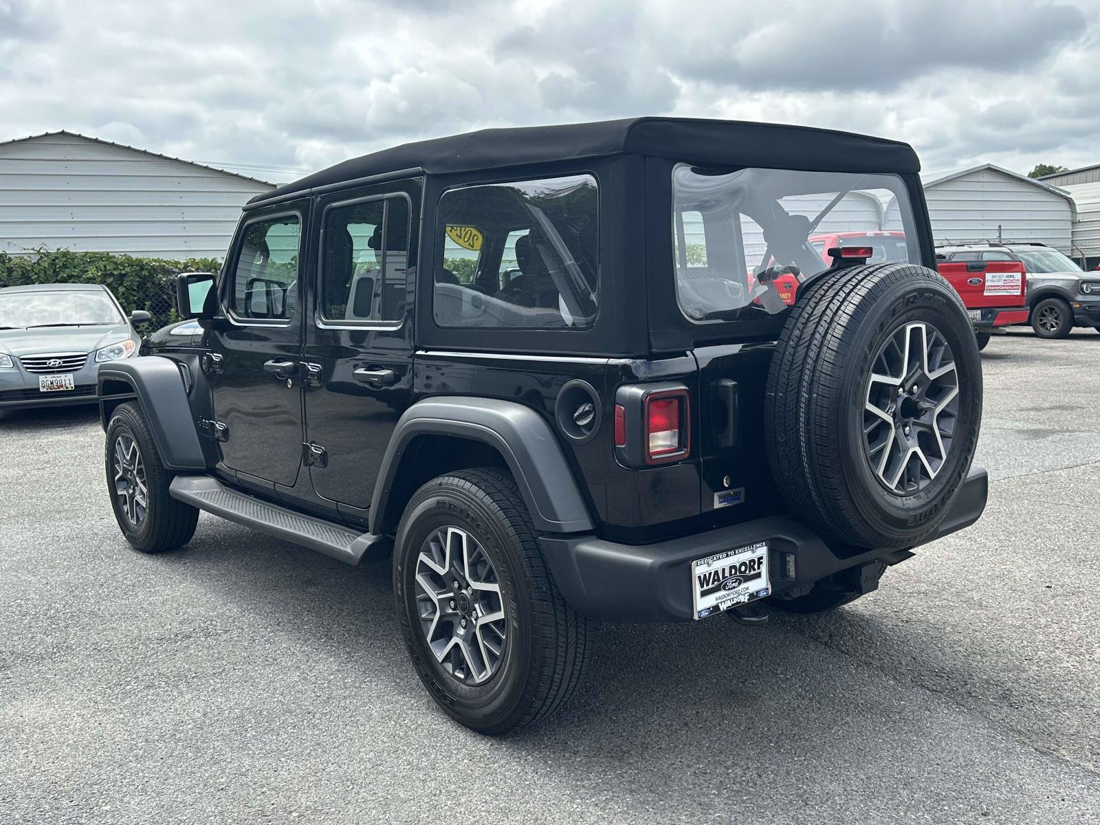 Used 2024 Jeep Wrangler Unlimited Sport AWD/4WD image 4