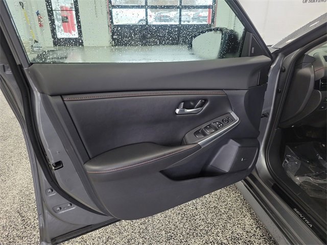 Used 2022 Nissan Sentra SR w/ SR Premium Package image 6