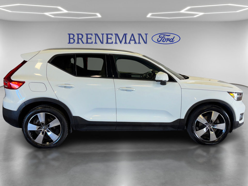 Used 2020 Volvo XC40 T5 Momentum w/ Protection Package AWD/4WD image 5