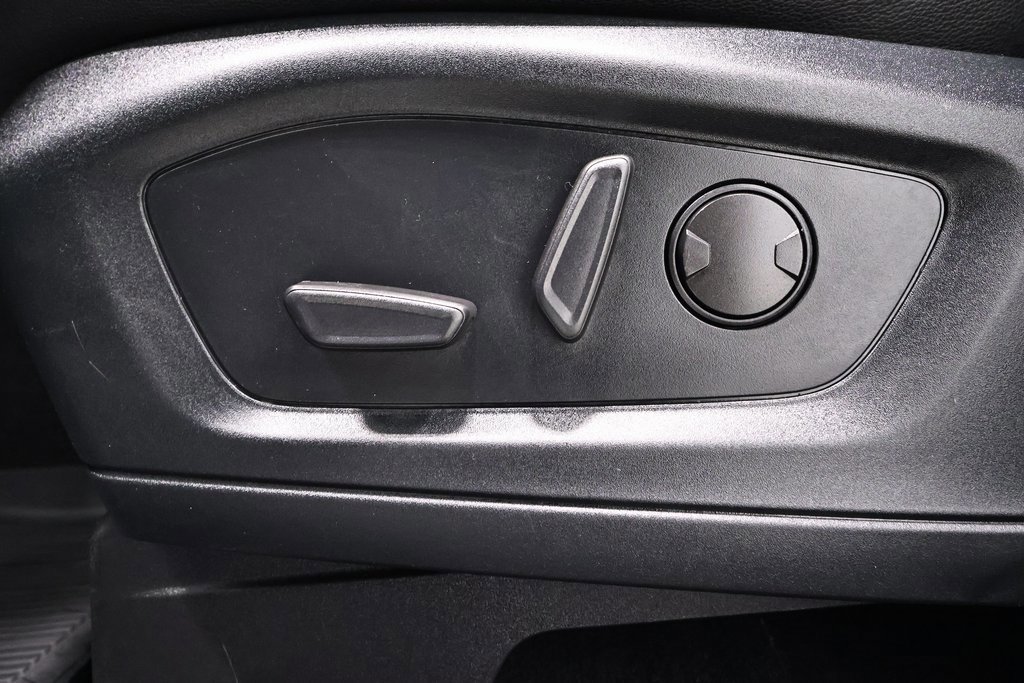 Certified 2020 Ford Explorer XLT w/ Equipment Group 202A image 17