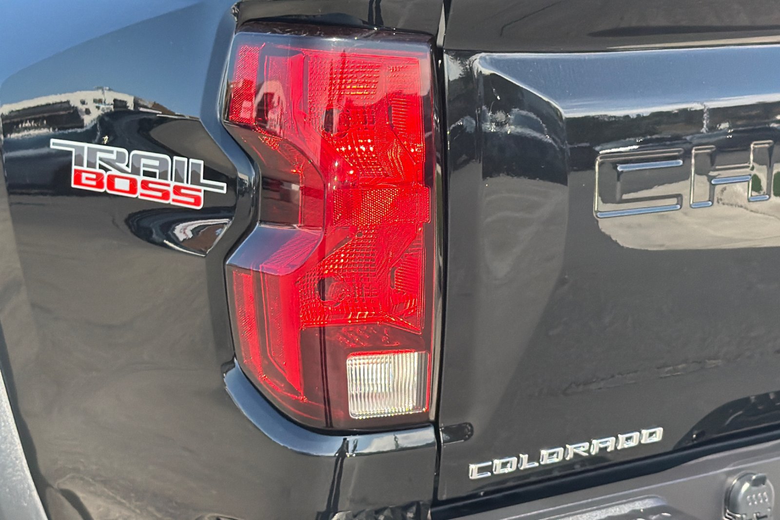 Used 2025 Chevrolet Colorado Trail Boss AWD/4WD image 26