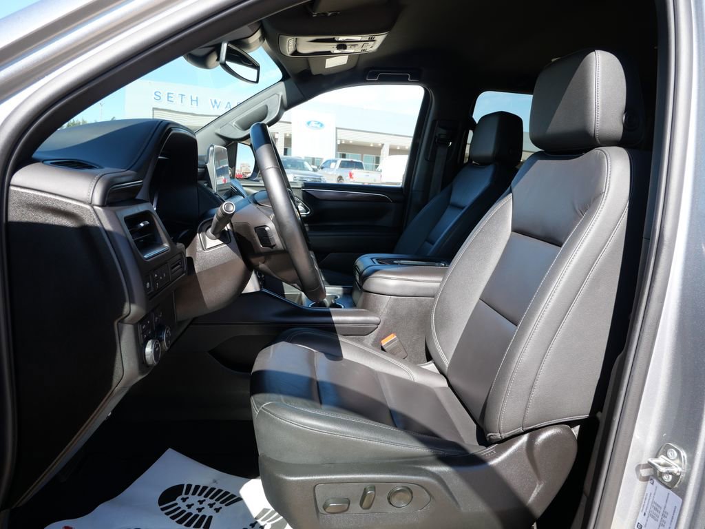 Used 2024 Chevrolet Suburban LT AWD/4WD image 18