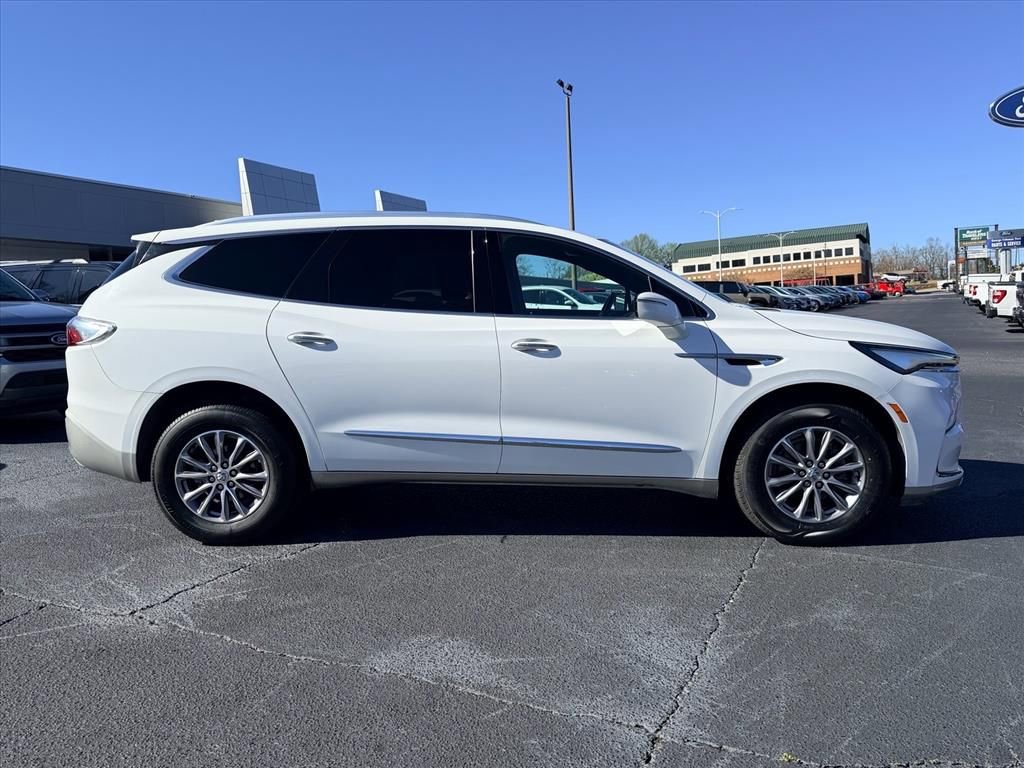 Used 2023 Buick Enclave Essence FWD image 3