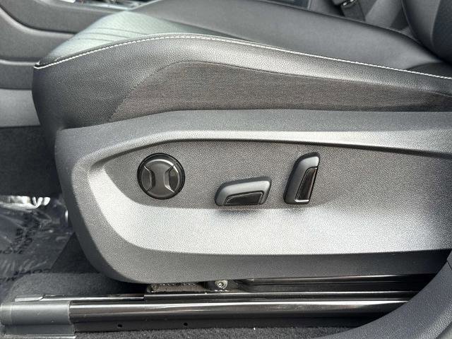 Used 2023 Volkswagen Tiguan SE w/ Panoramic Sunroof Package image 21