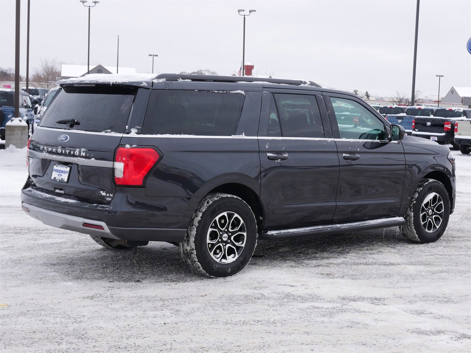 Certified 2024 Ford Expedition Max XLT image 4