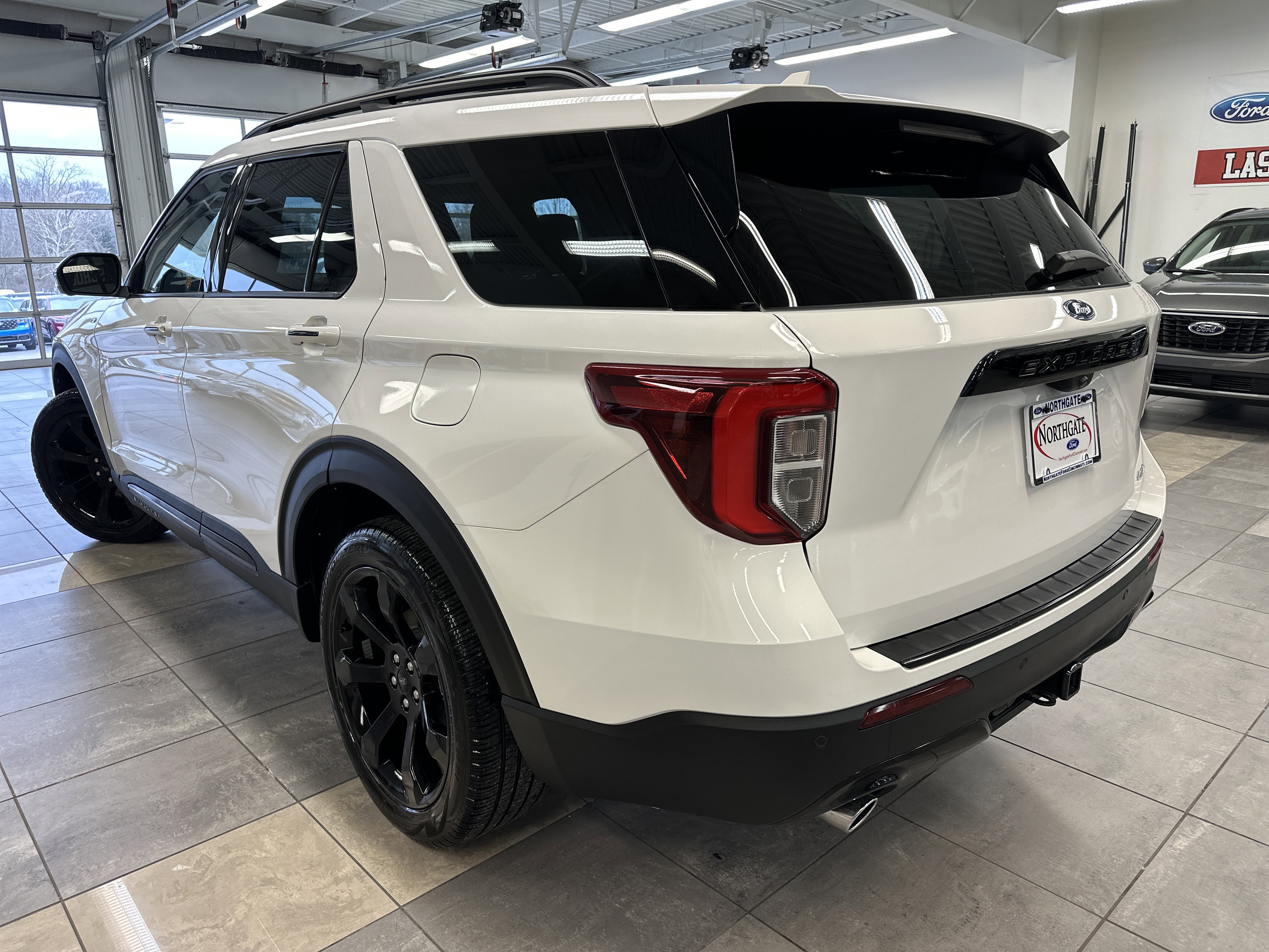 Certified 2023 Ford Explorer ST-Line w/ Class IV Trailer Tow Package image 17