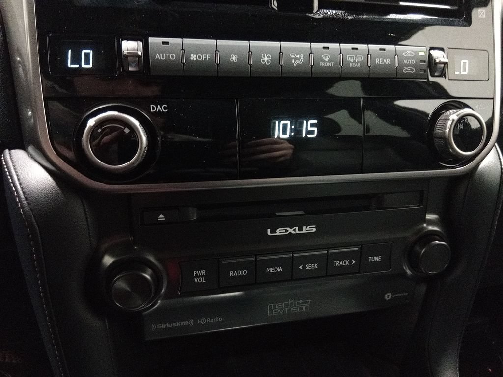 Used 2023 Lexus GX 460 Premium w/ Accessory Package AWD/4WD image 24