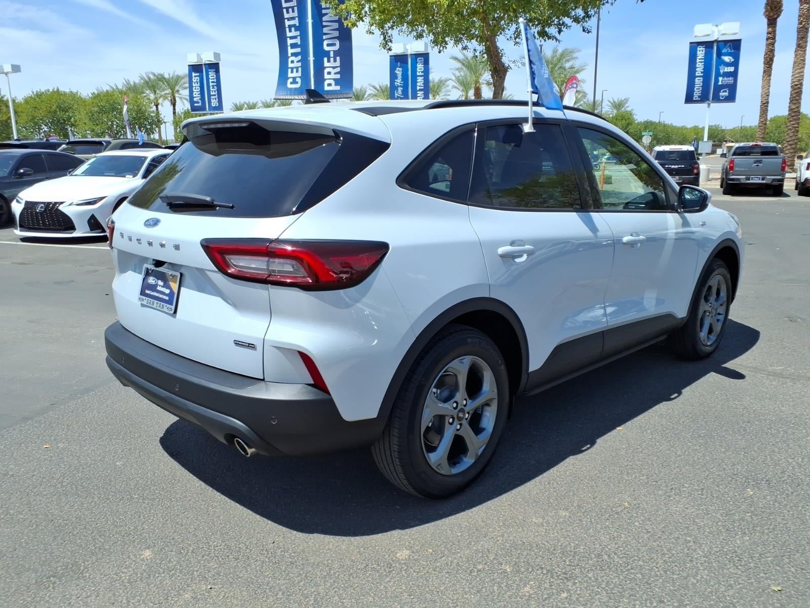 Certified 2025 Ford Escape ST-Line Select w/ Tech Pack #1 AWD/4WD image 4