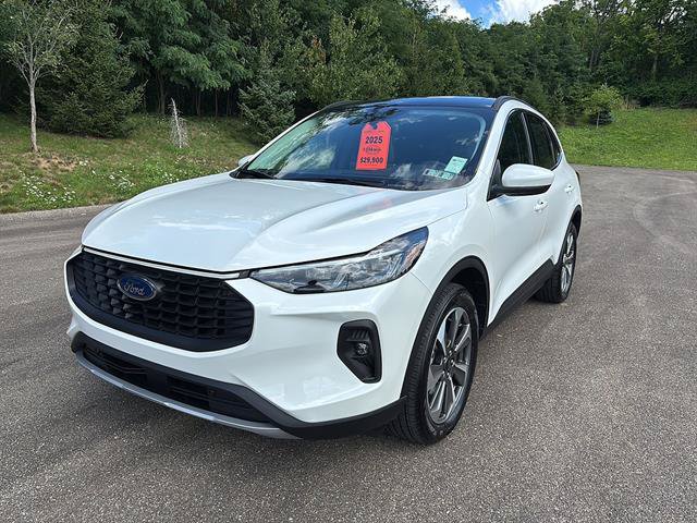 Certified 2025 Ford Escape Platinum w/ Class II Trailer Tow Package AWD/4WD image 8