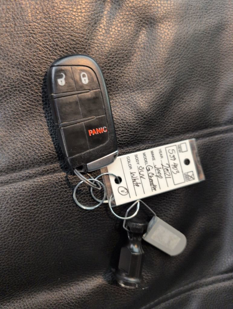 Used 2021 Jeep Grand Cherokee Laredo image 39