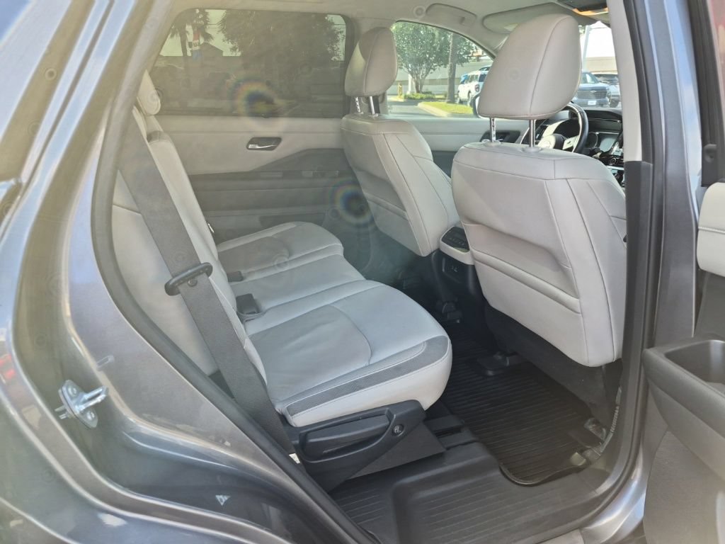 Used 2022 Nissan Pathfinder SL w/ Lighting Package (N92) AWD/4WD image 21