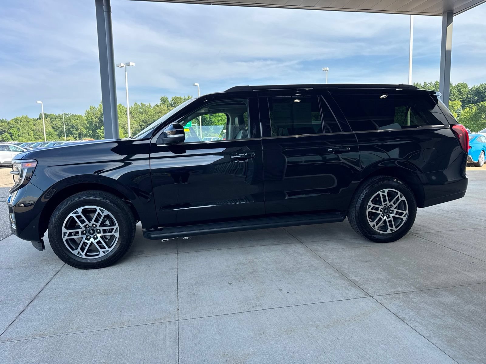 Certified 2025 Ford Expedition Max Active AWD/4WD image 4