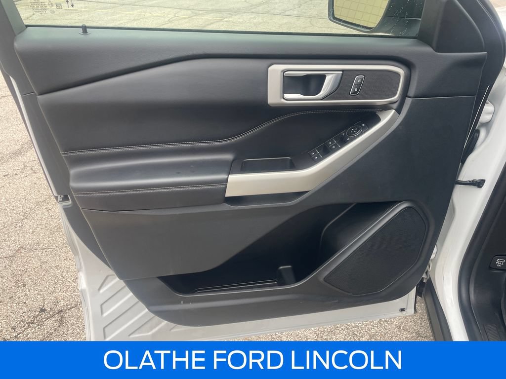 Certified 2021 Ford Explorer XLT w/ Equipment Group 202A AWD/4WD image 16