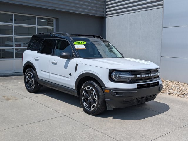 Certified 2024 Ford Bronco Sport Outer Banks AWD/4WD image 2