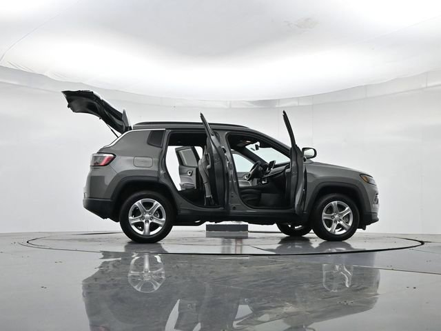 Used 2024 Jeep Compass Latitude AWD/4WD image 53