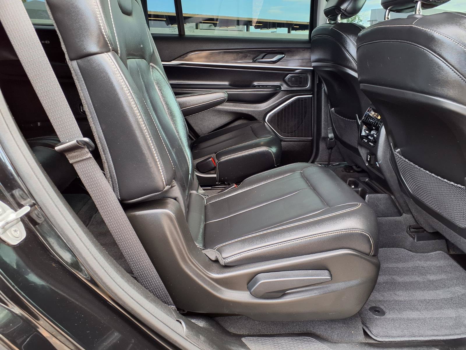 Used 2022 Jeep Grand Cherokee L Limited AWD/4WD image 14