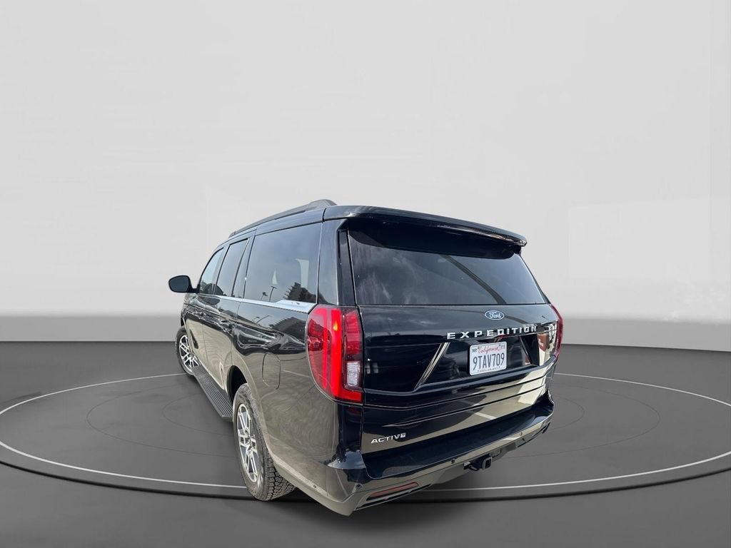 Certified 2025 Ford Expedition Active image 3
