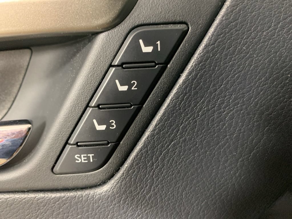 Used 2022 Lexus RX 450h AWD w/ Luxury Package image 17