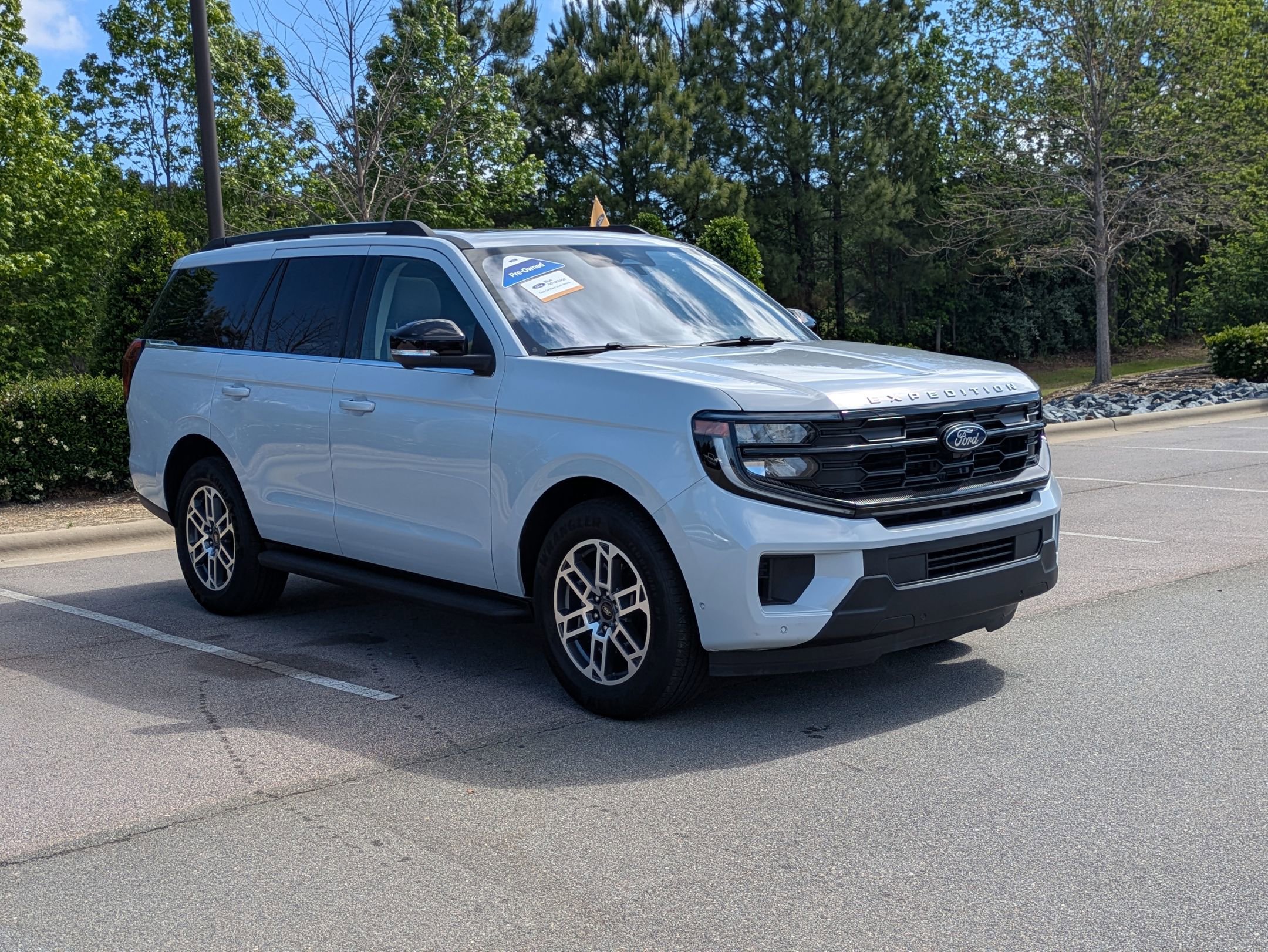 Certified 2025 Ford Expedition Active RWD image 2
