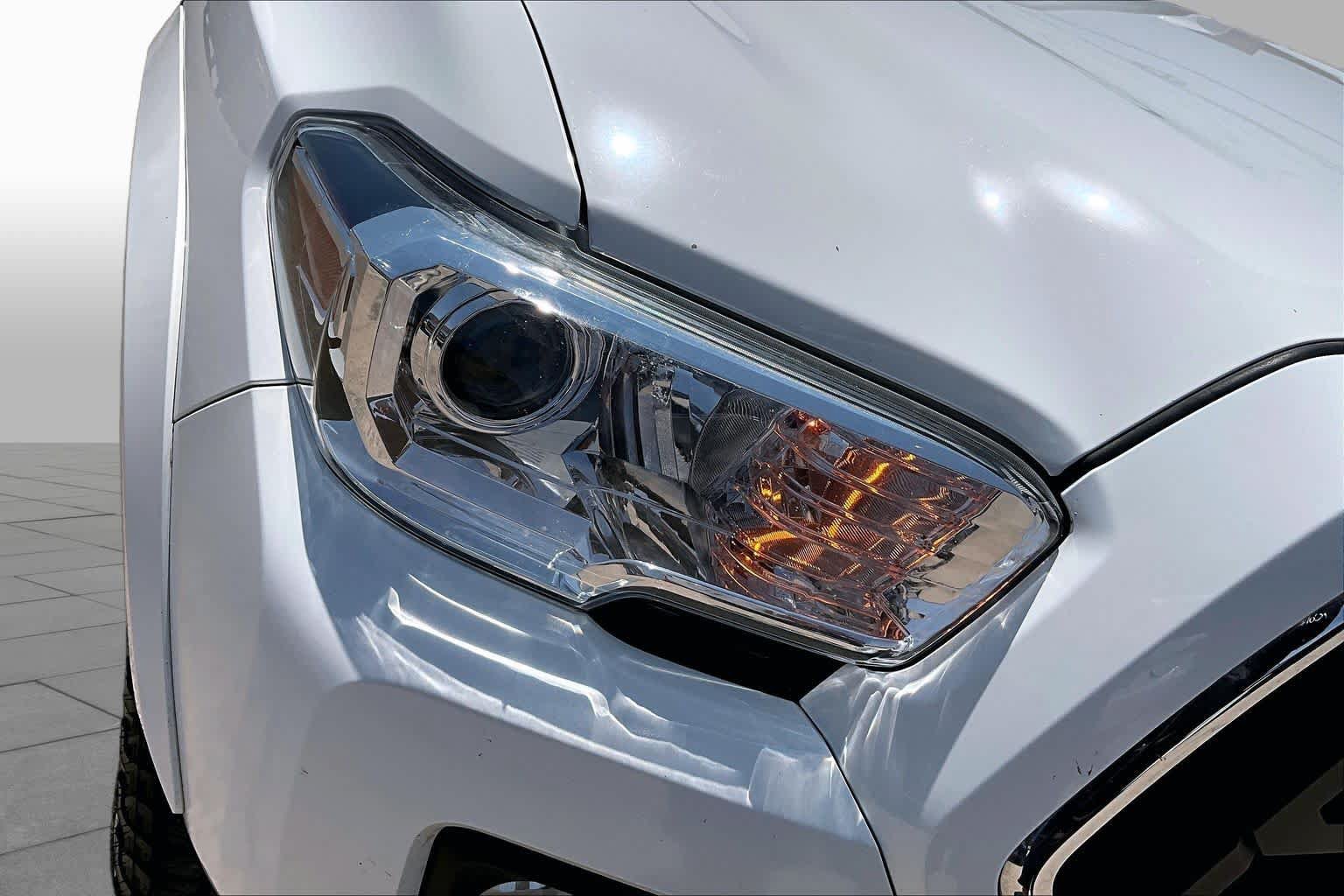 Used 2022 Toyota Tacoma SR5 RWD image 27