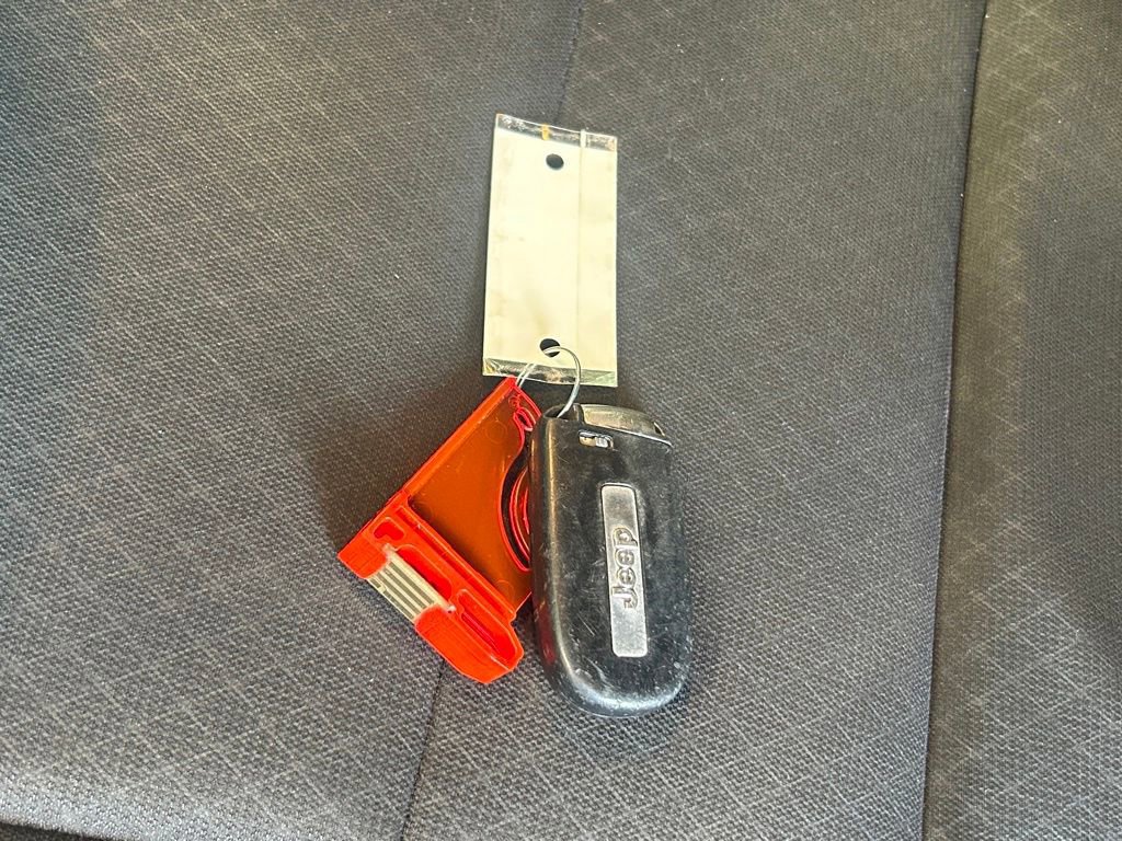 Used 2019 Jeep Grand Cherokee Laredo image 41