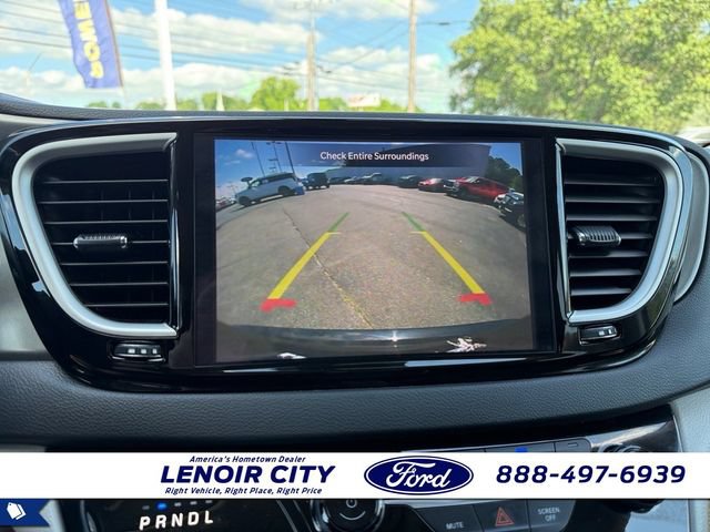 Used 2023 Chrysler Pacifica Touring-L FWD image 24