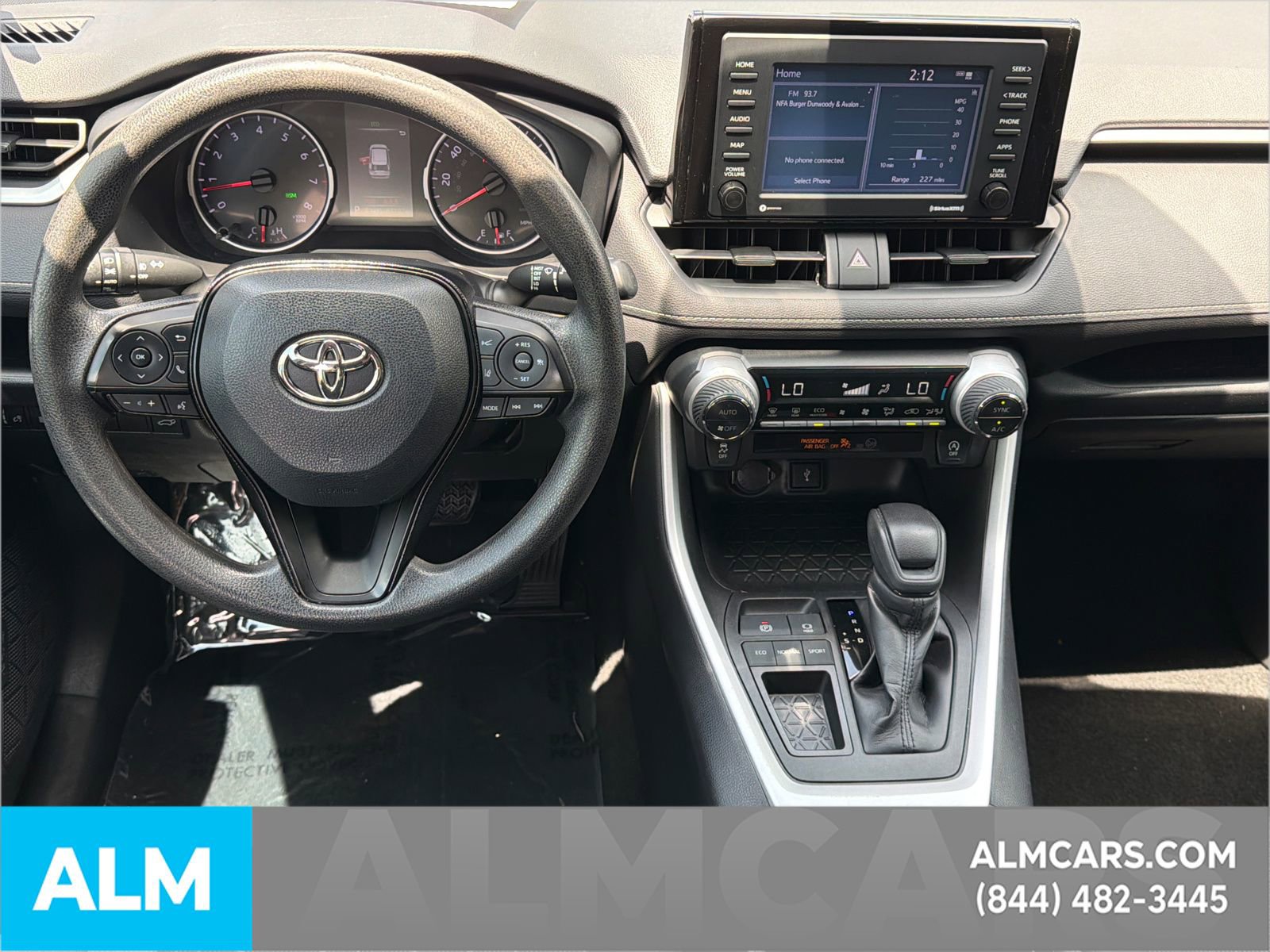Used 2021 Toyota RAV4 XLE w/ Convenience Package FWD image 27