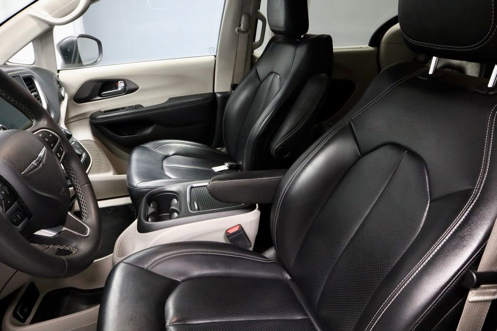 Used 2023 Chrysler Pacifica Touring-L FWD image 27