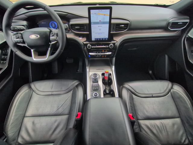 Certified 2023 Ford Explorer Platinum w/ Technology Package AWD/4WD image 18