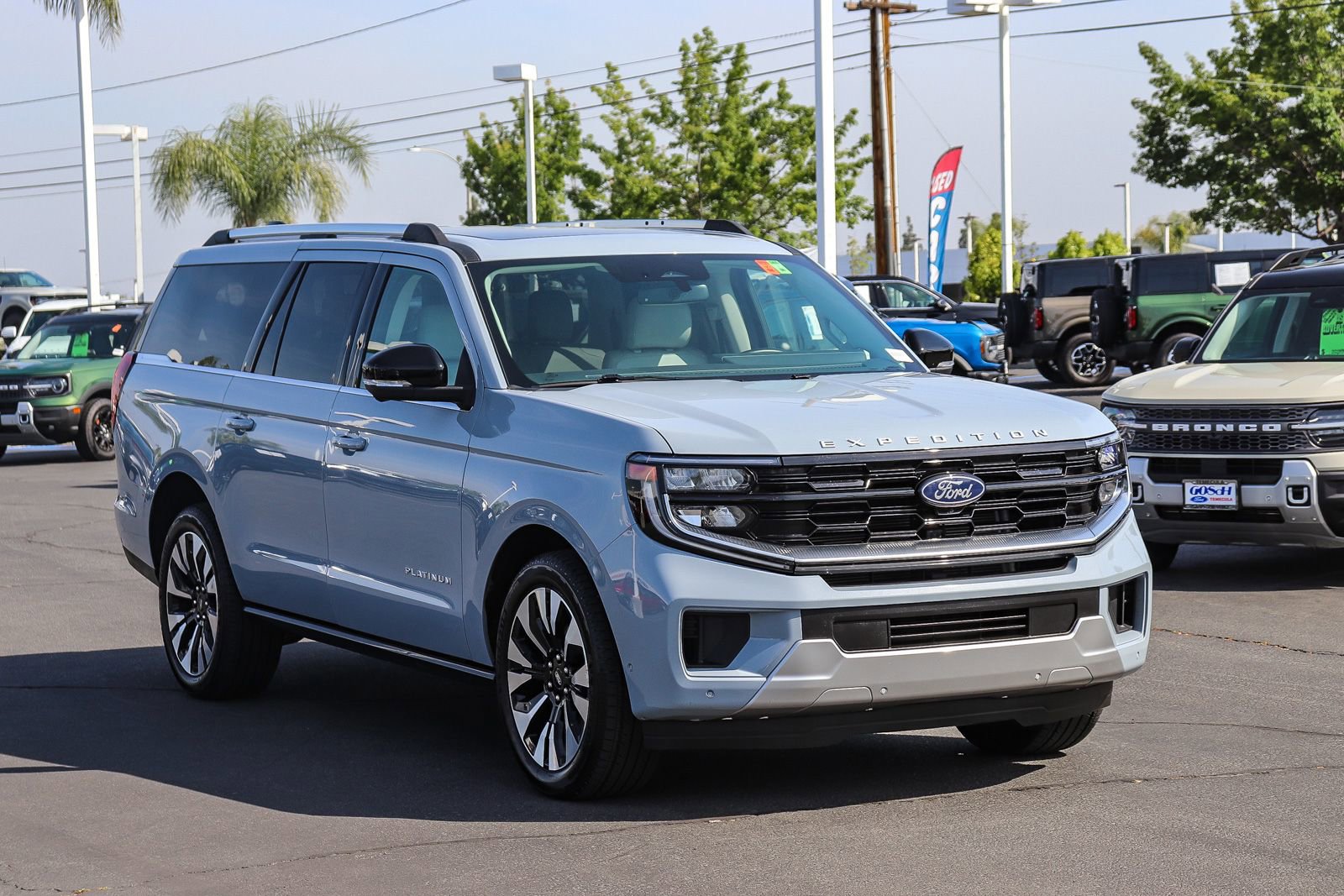 Certified 2025 Ford Expedition Max Platinum w/ Driver's Package AWD/4WD image 3