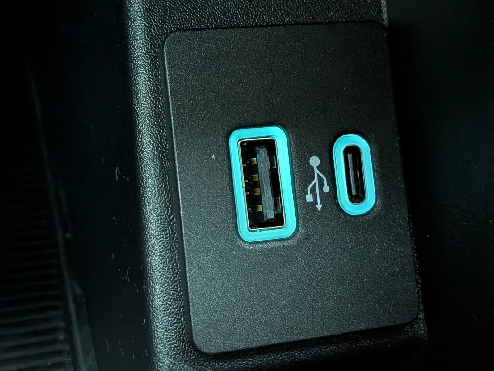 Certified 2024 Ford Edge SE w/ Black Appearance Package image 25