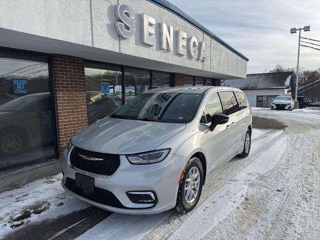 Used 2024 Chrysler Pacifica Touring-L