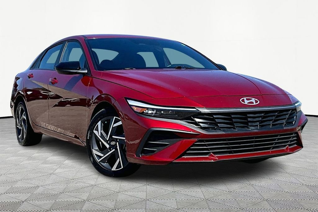 Used 2025 Hyundai Elantra Sport image 5