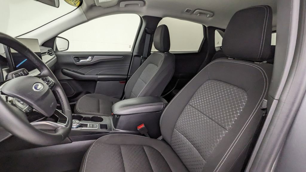 Certified 2023 Ford Escape Active w/ Tech Pack #2 FWD image 2