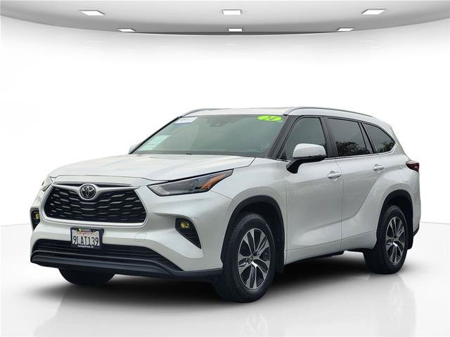 Used 2024 Toyota Highlander XLE AWD/4WD image 10