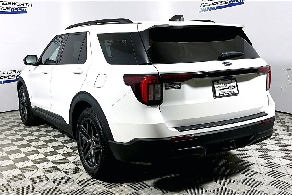 Certified 2025 Ford Explorer ST-Line w/ Premium Package RWD image 8