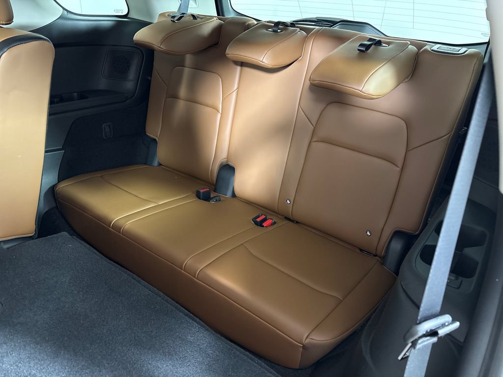 Used 2025 Nissan Pathfinder Platinum w/ Black Appearance Package FWD image 32