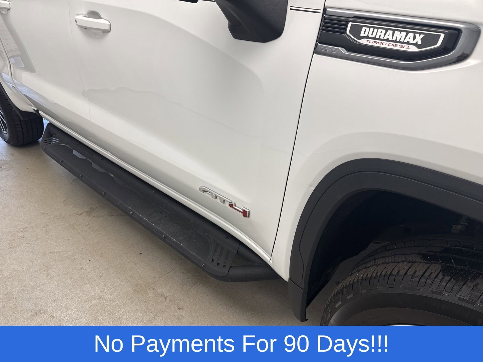 Used 2022 GMC Sierra 1500 AT4 w/ Technology Package AWD/4WD image 3