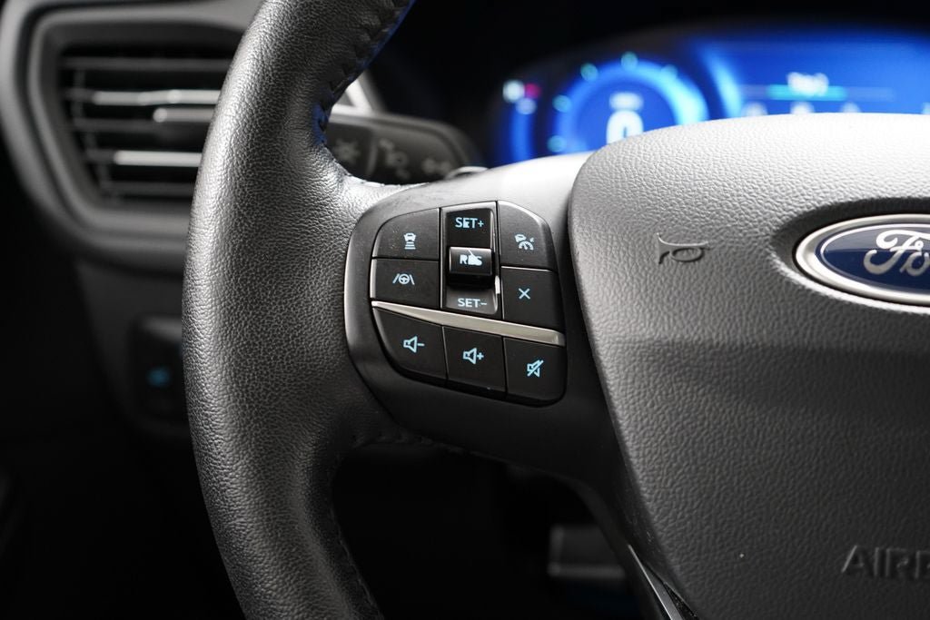 Certified 2020 Ford Escape Titanium AWD/4WD image 17
