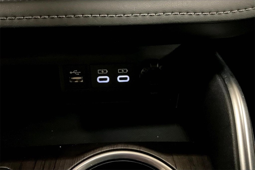 Used 2023 Toyota Highlander Platinum image 32