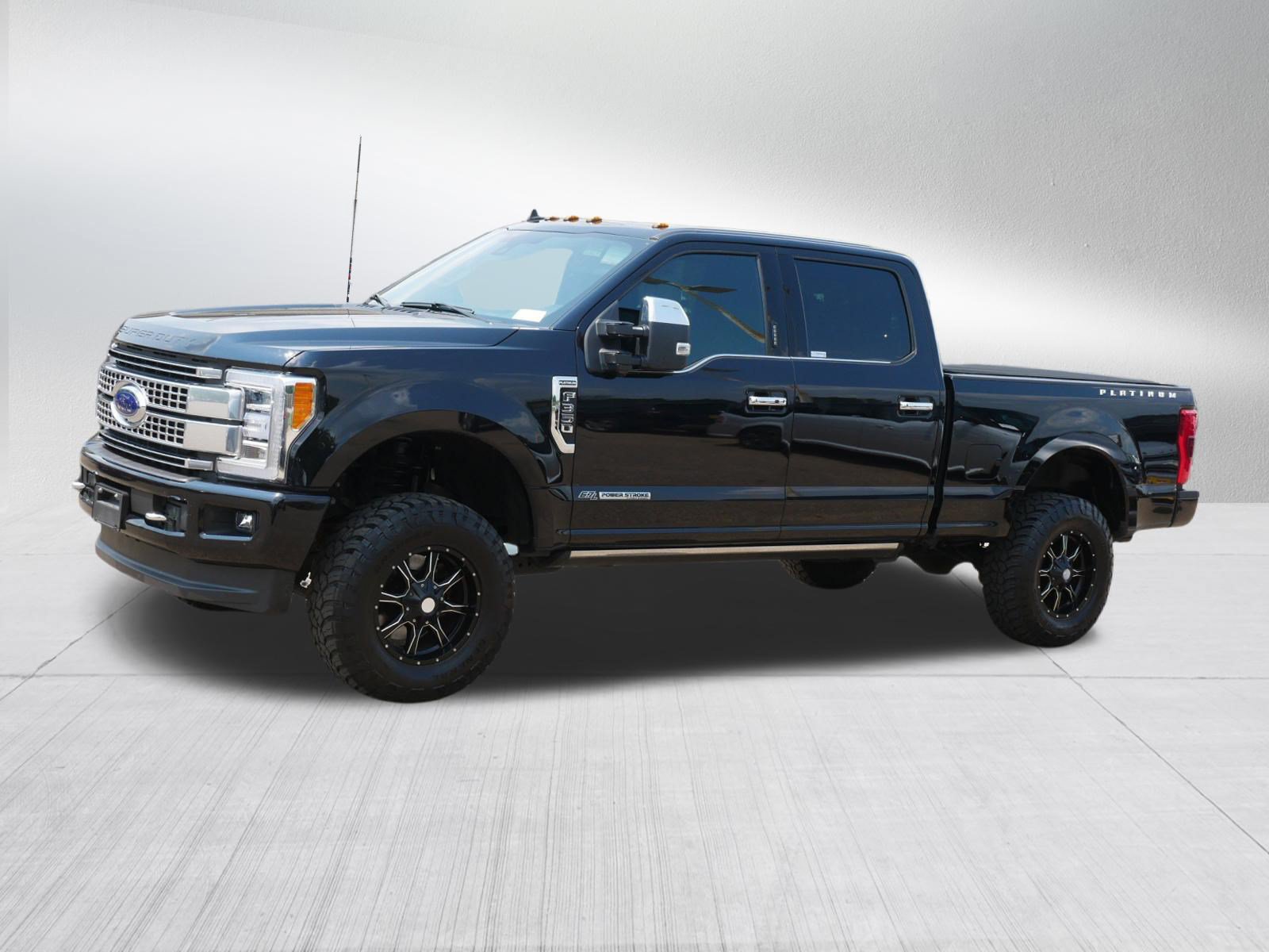 Certified 2019 Ford F350 Platinum w/ Platinum Ultimate Package AWD/4WD image 3