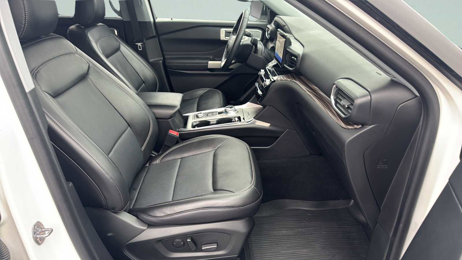Certified 2022 Ford Explorer Limited w/ Equipment Group 301A image 30