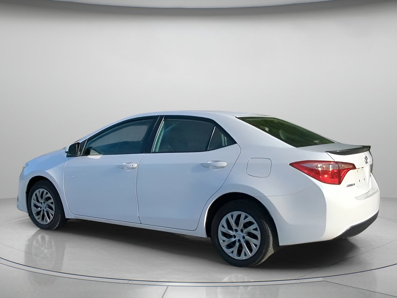 Used 2018 Toyota Corolla LE image 18