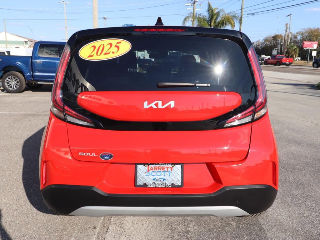 Used 2025 Kia Soul LX w/ LX Technology Package image 4